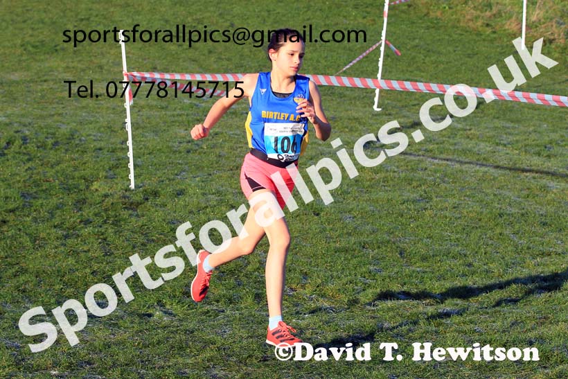 Girls under-13s, 2022 North Eastern Cross Country Champs., Temple Park, South Shields.  Photo: David T. Hewitson/Sports for All Pics